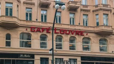 Lunchen of ontbijten in Café Louvre