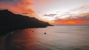 Zonsondergang Beau Vallon Beach Mahe Drone