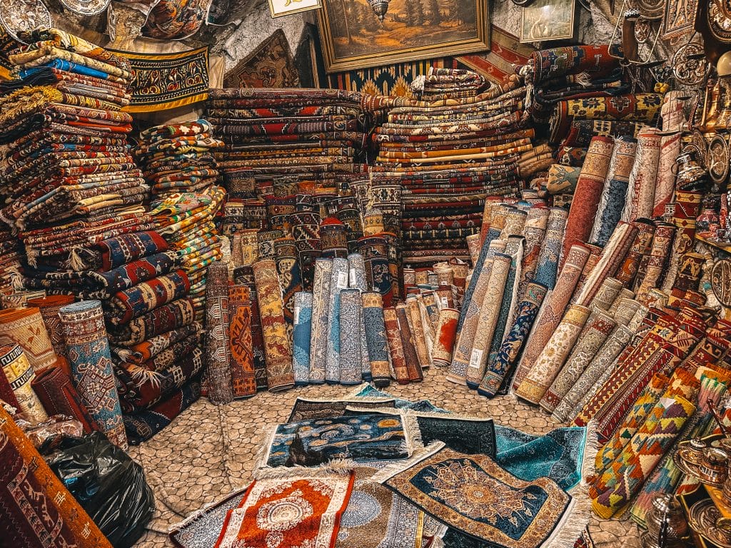 Tapijtenwinkel Galeri Baba carpet kilim rug antik shop Derinkuyu in Cappadocië