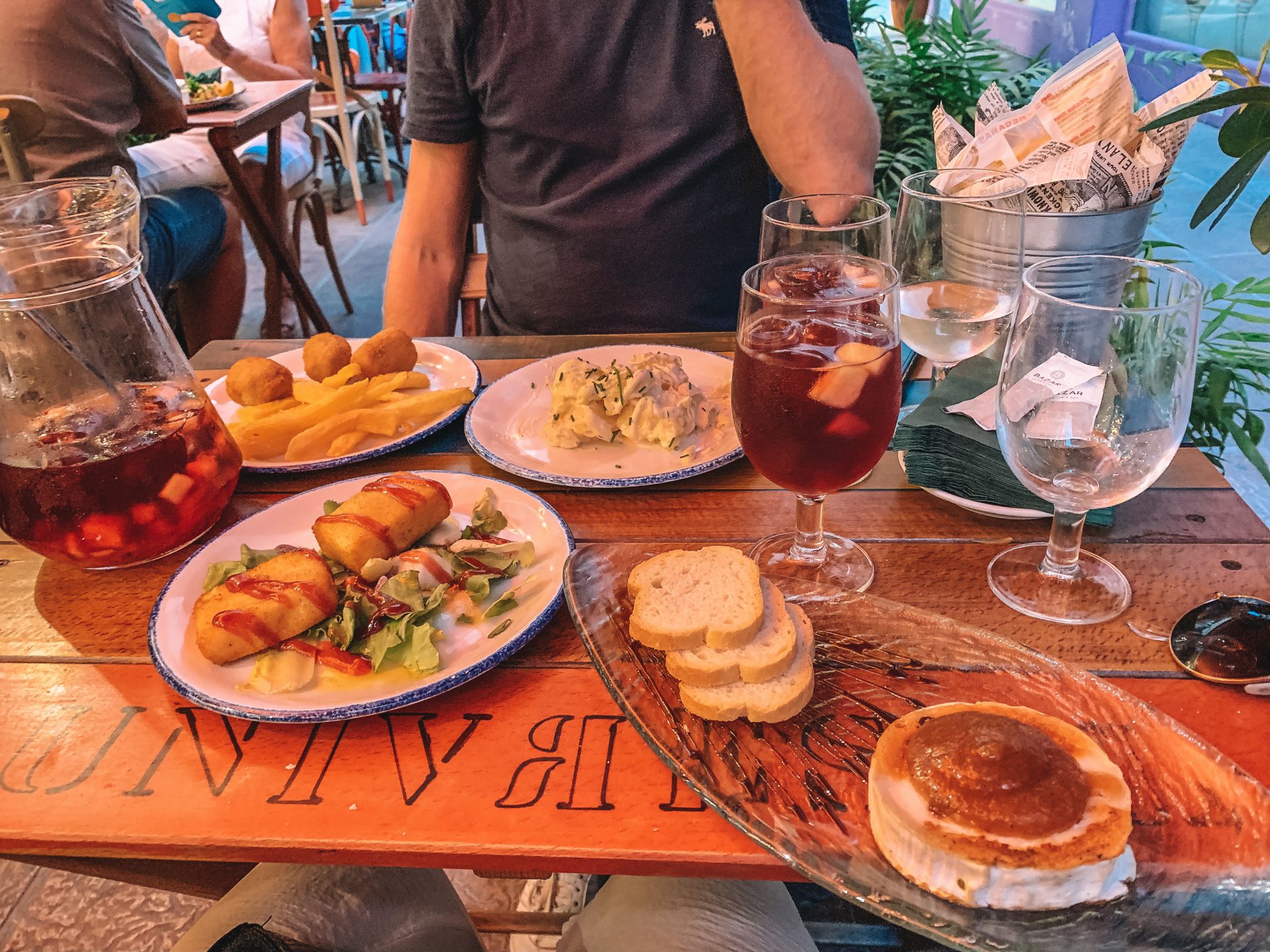 where-to-eat-drink-in-seville-food-drinks-traveldicted